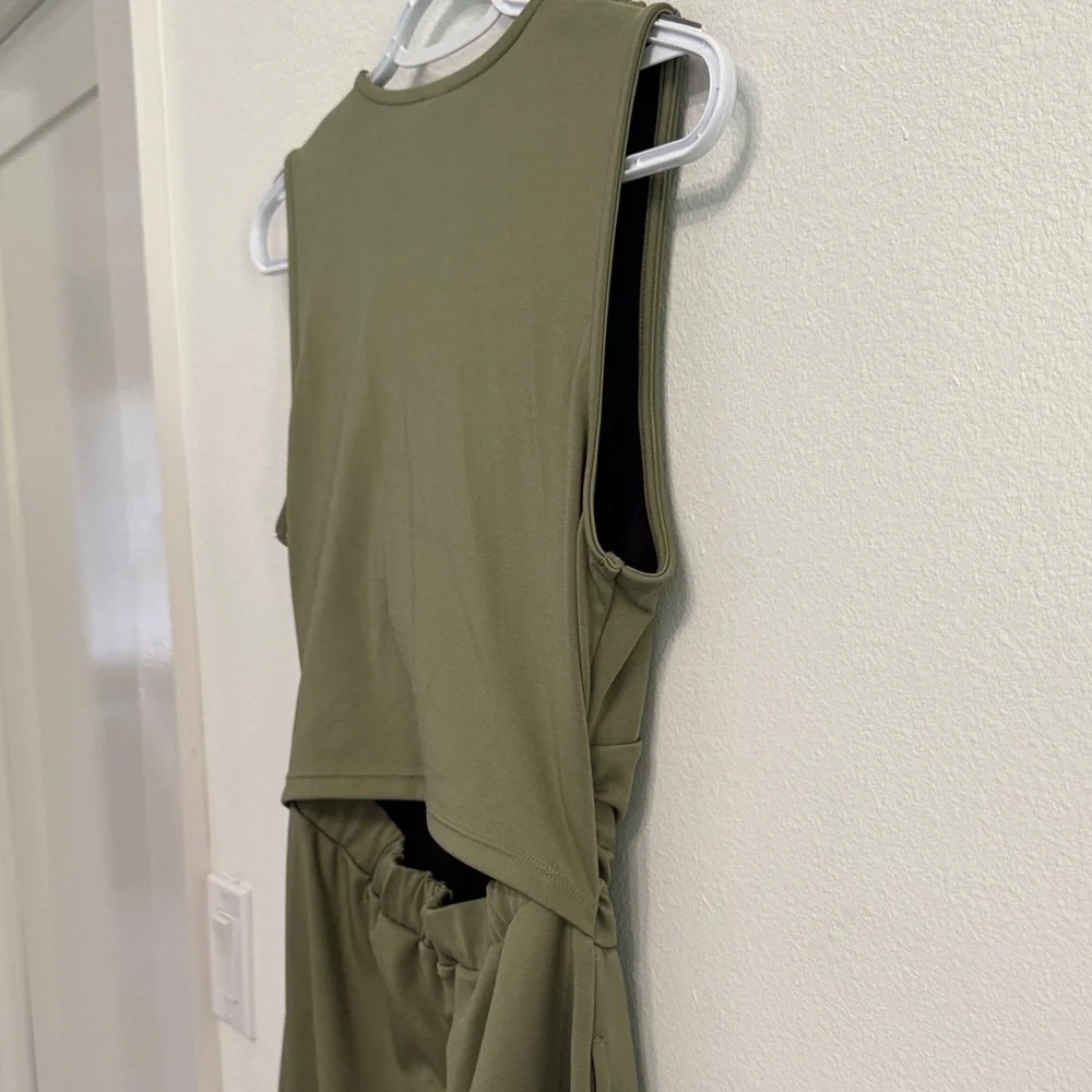 HALARA Sleeveless Olive Green V-Neck forming Jumpsuit size SMALL - Picture 10 of 11